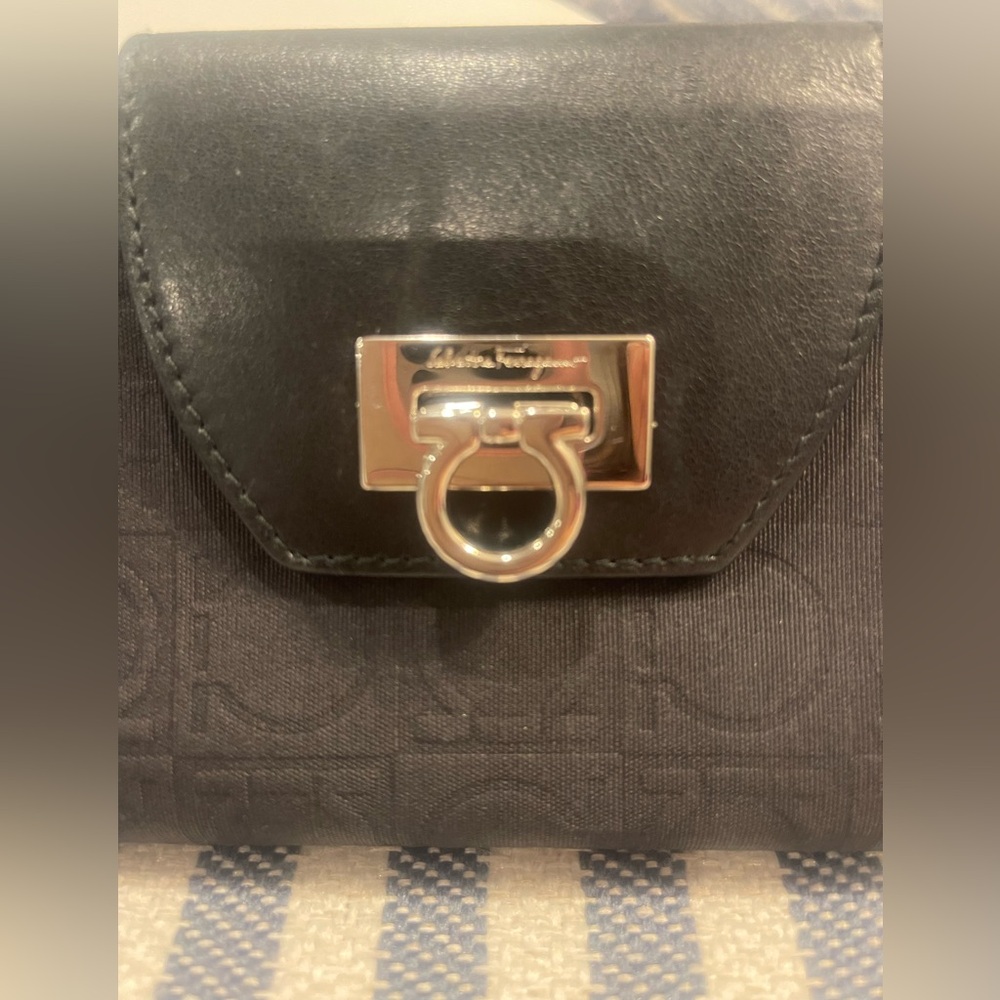 SALVATORE FERRAEGAMO Classic Black Wallet. ๐ค๐ค๐ค - Picture 4 of 12